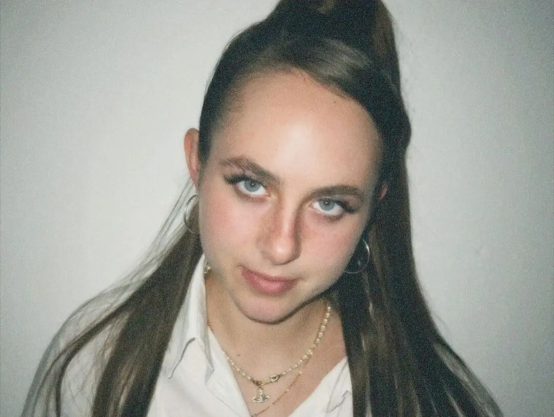 Wie alt ist Jessie Bluegrey Fakten zu Alter, Karriere und Hintergründen