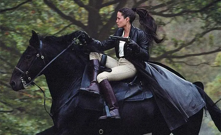 horse and lara croft