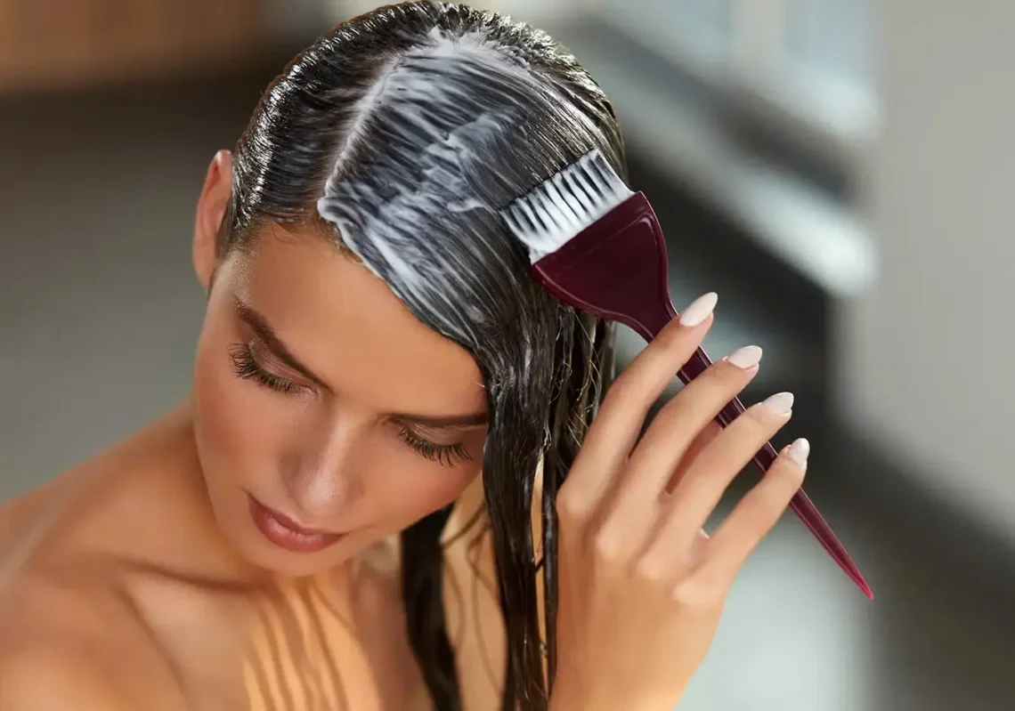 Haare vor dem Färben waschen: Alles, was Sie wissen müssen